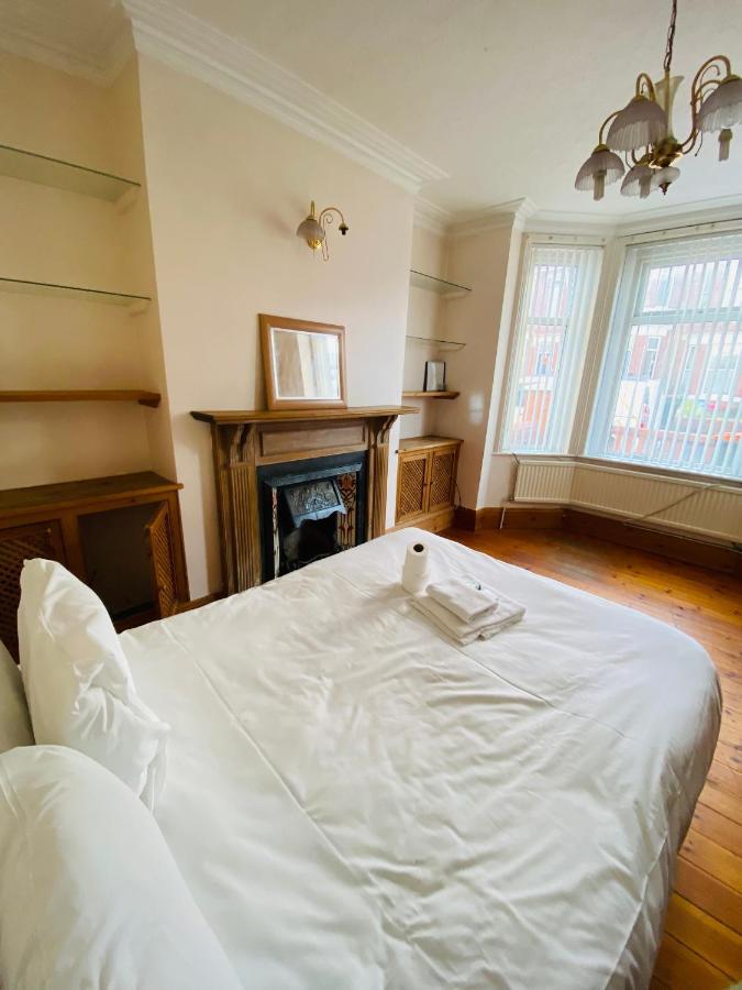 The Westerner Newport  Extérieur photo